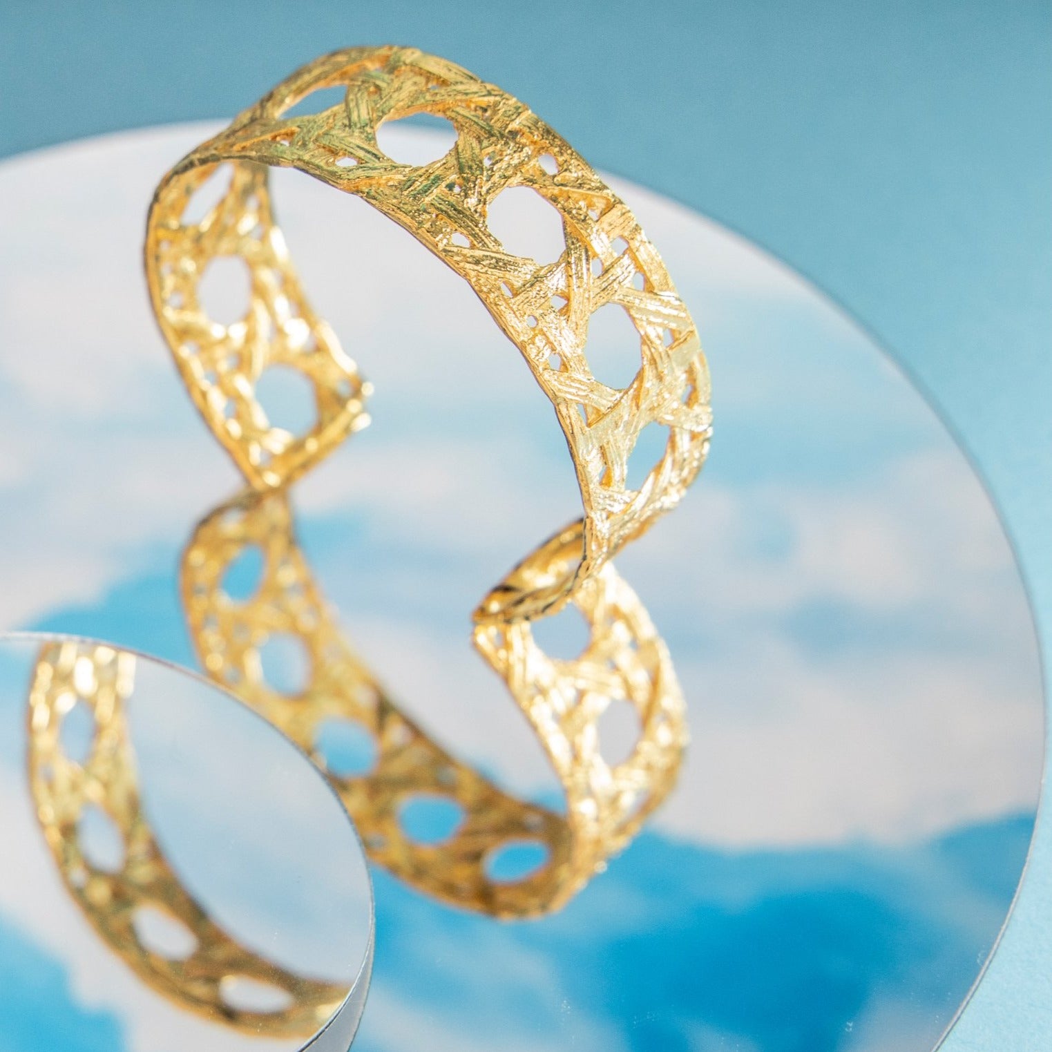 Gold-Khaizaran-Cuff-Alexandra-Hakim-Jewellery